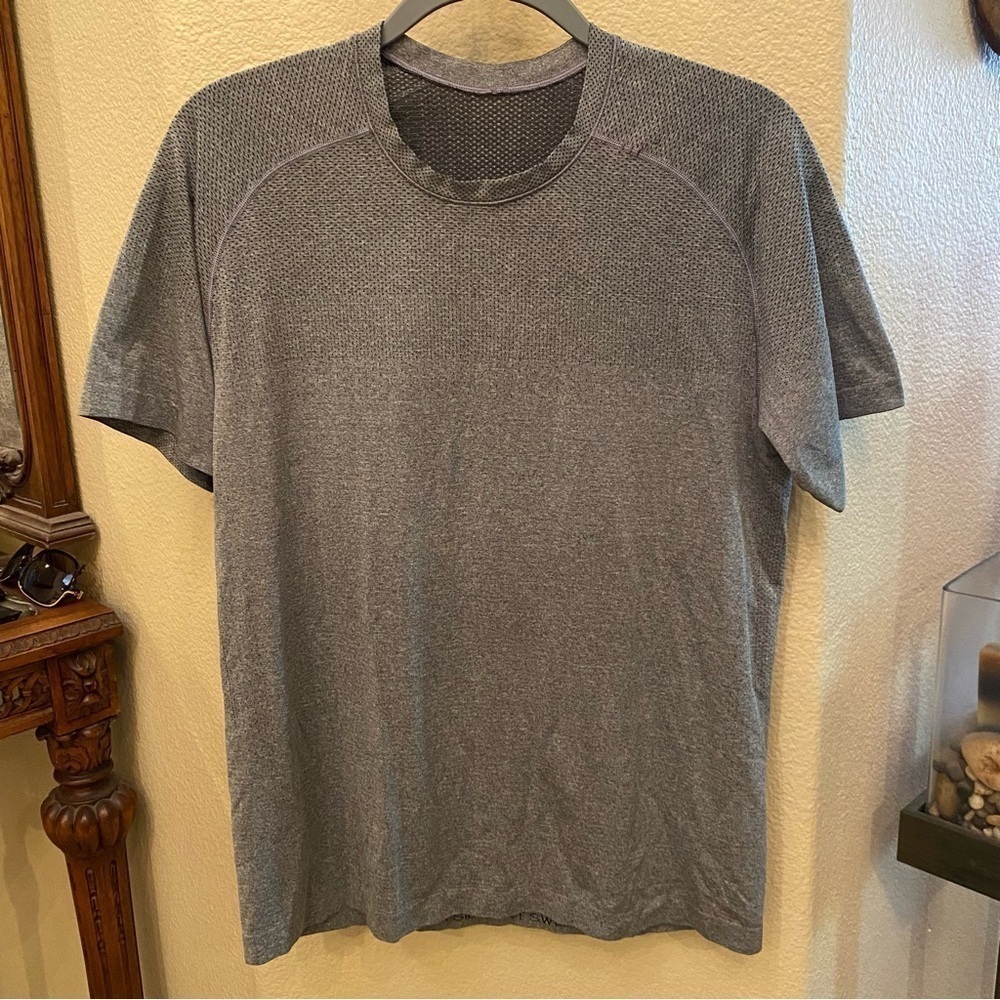 LULULEMON Men Gray Athletic Short Sleeve Top Size Medium